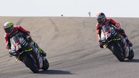 Еспаргаро и Винялес остават в Априлия още две години