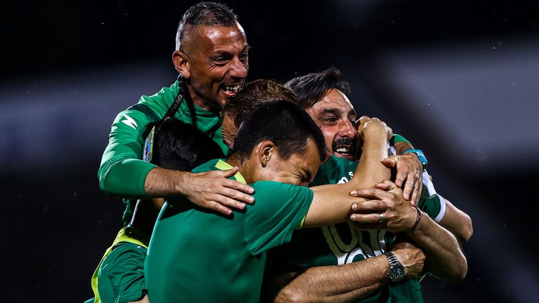 0 Копирано В очакват още един колумбиец да се присъедини