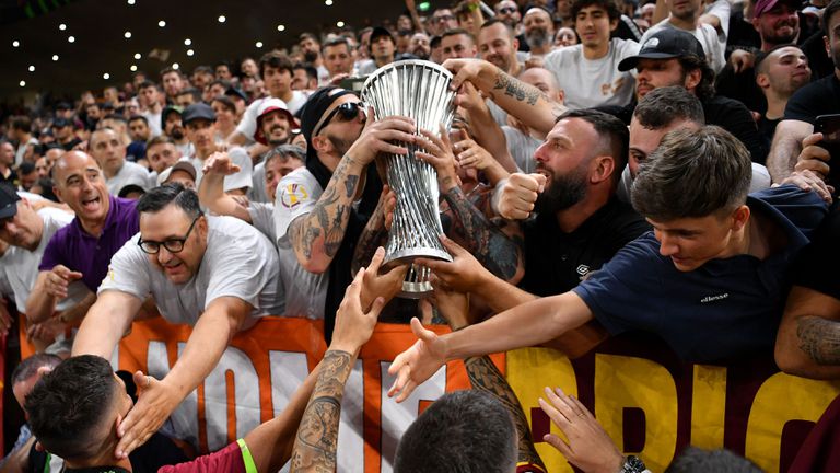 Рома продаде 21 000 сезонни карти след триумфа в Лигата на Конференциите