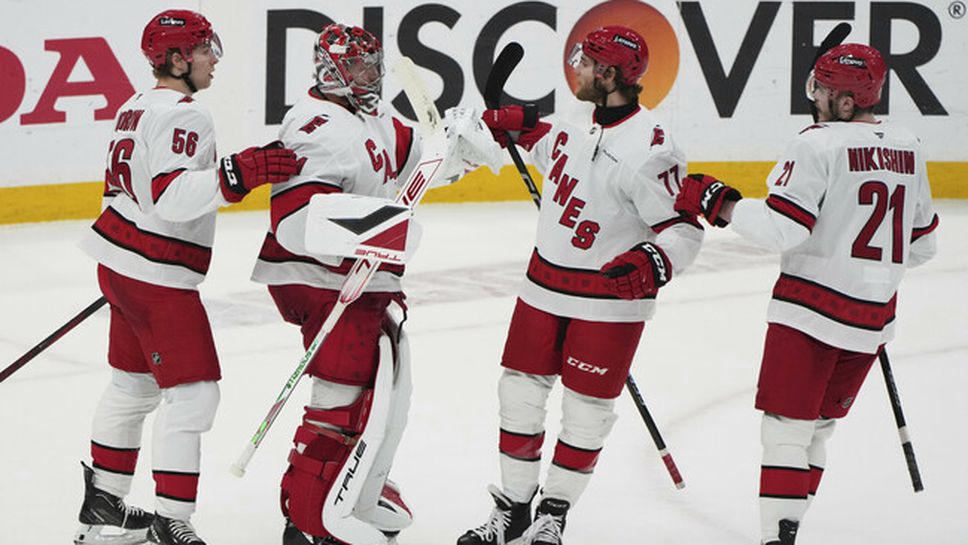 Каролина победи с 3 0 като гост шампиона Флорида и намали