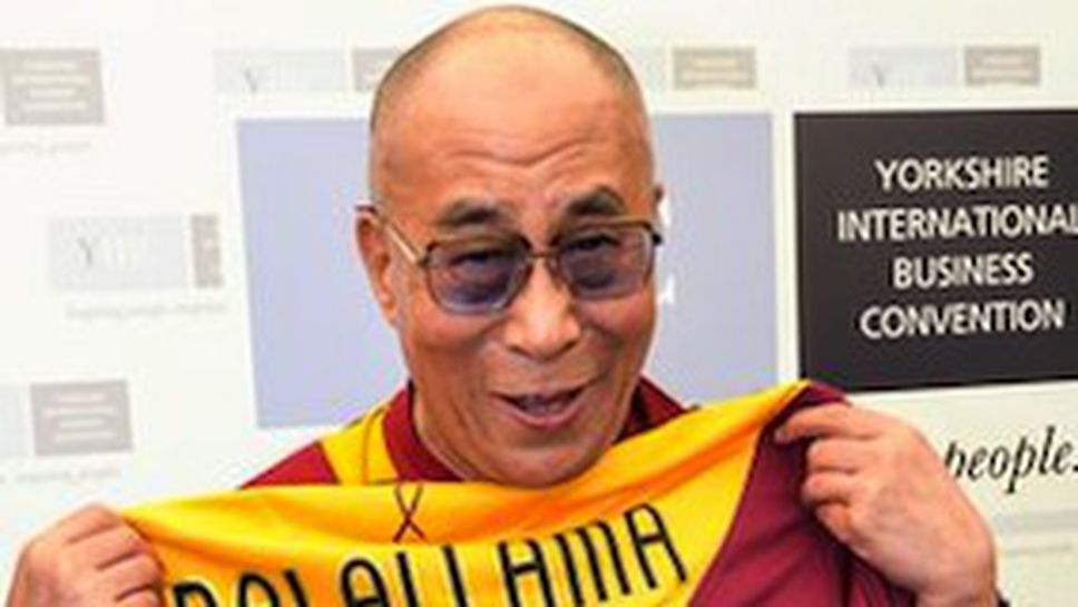 Далай Лама подкрепя Брадфорд срещу Суонзи