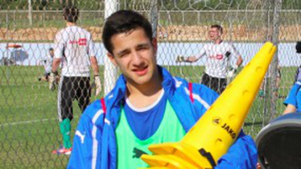 Двама си тръгнаха от лагера на “сините”