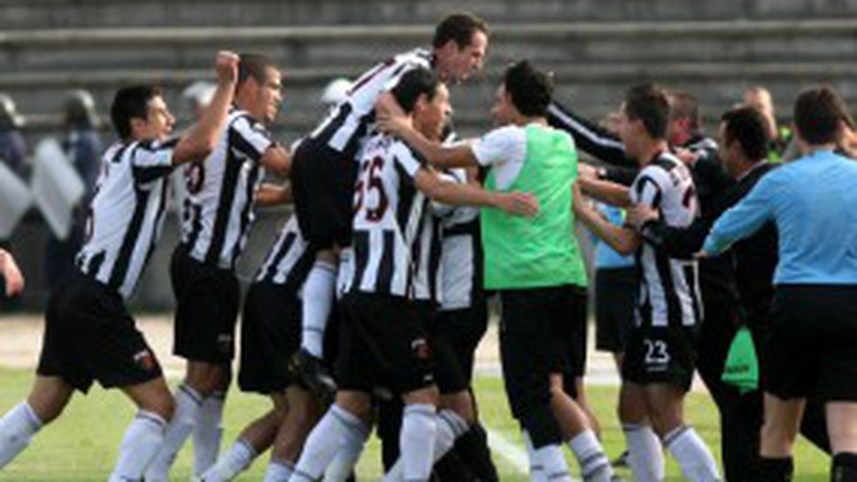 Локо Пд с ден почивка - смърфовете смениха часа на мача с Берое