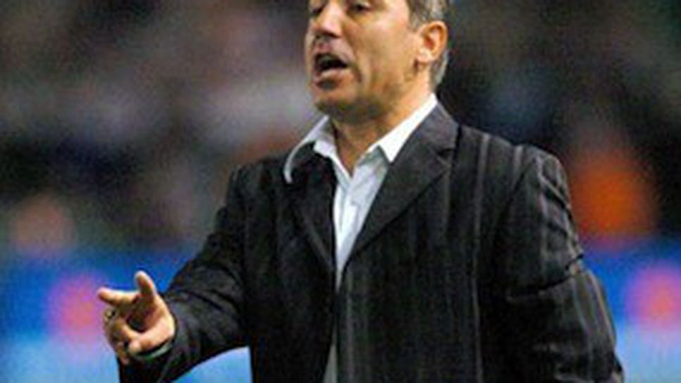 Стоичков с мистериозна брюнетка в Букурещ (снимка)