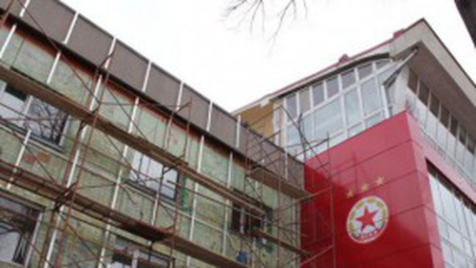 Утре затварят "Армията" за външни лица