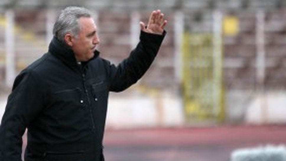 Стоичков заговори за "май.ата" заради надписани сметки