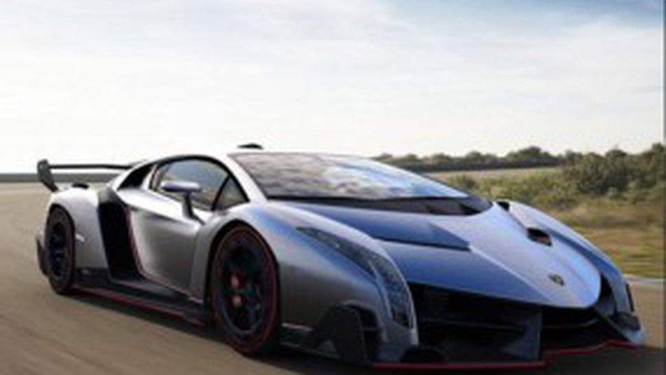 Lamborghini чества 50-годишнината си с ненормална суперкола