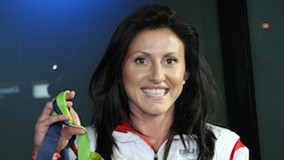 Тезджан Наимова: Още не мога да осъзная какво постигнах (видео+снимки)