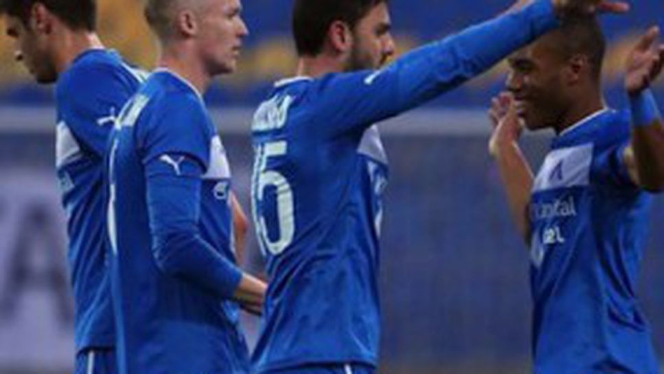 Левски поглежда към върха