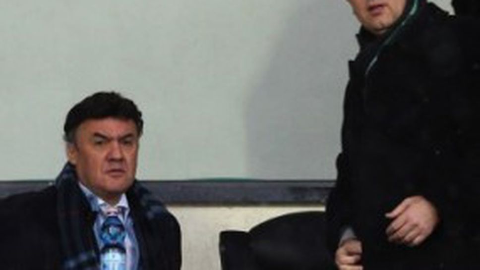 Шефовете на БФС се топлиха с лилави одеяла