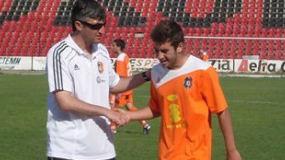 Наполи гледа талант на Литекс