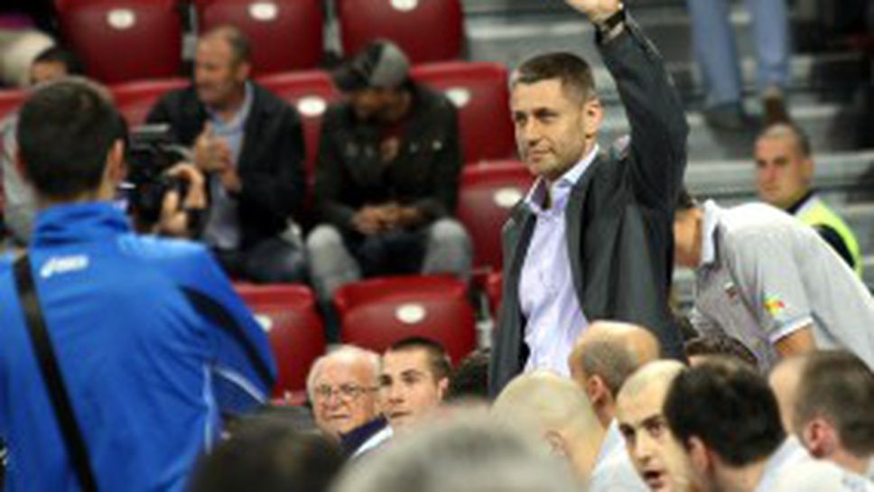 8000 зрители приветстваха топло уволнения Радо Стойчев