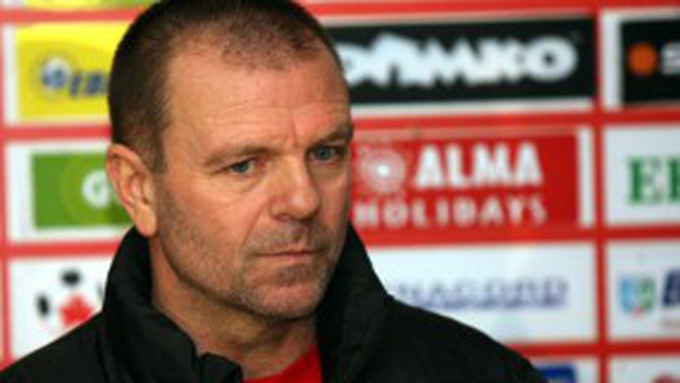 TV7: Удар за ЦСКА! Стойчо Младенов няма да води "армейците" срещу Литекс