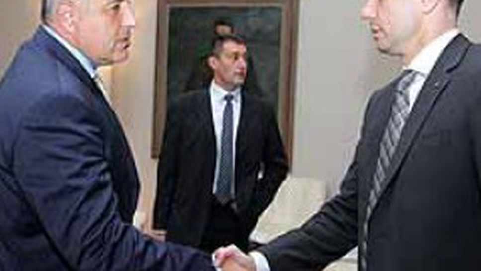 Премиерът Бойко Борисов: Нека спасим националния отбор