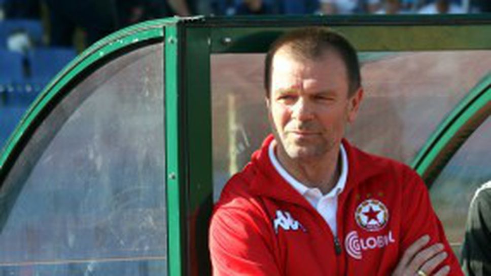 Стойчо Младенов с положителен баланс срещу Литекс