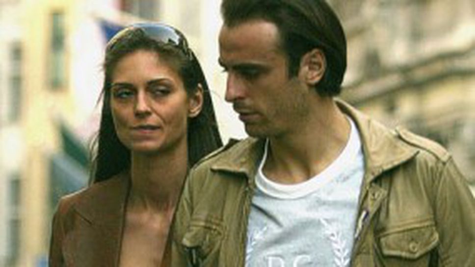 Папараци снимаха Хубавата Елена на количка в Истанбул заедно с Бербатов (видео)