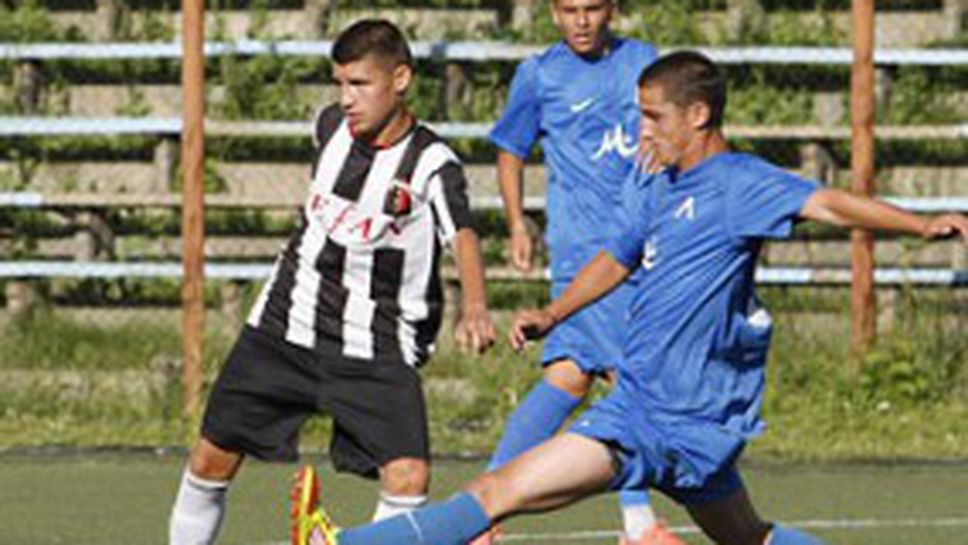 Юношите на Левски отнесоха Локо Пд