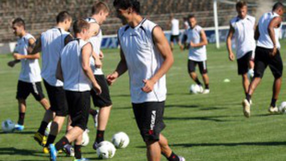 Четирима французи и двама румънци на проби в Славия