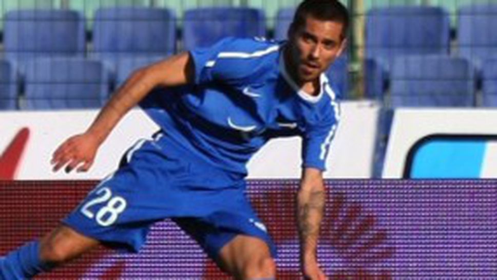 Свалиха конци от крака на Нуно Пинто