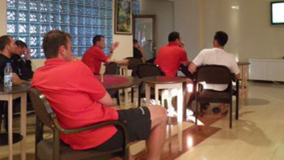 Целият треньорски щаб на ЦСКА гледа внимателно Баку - Мура