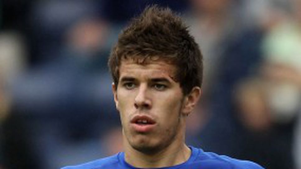 Трансферната цел №1 на Левски - играч на Евертън пристигна в Австрия (видео)