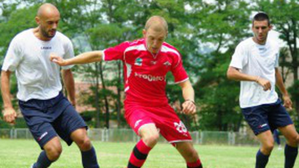 Черноморец падна от новак в "Б" група