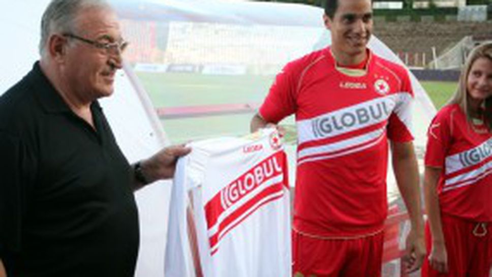 Най-после европейски ЦСКА - вече и емблемата е на мястото си (снимки)