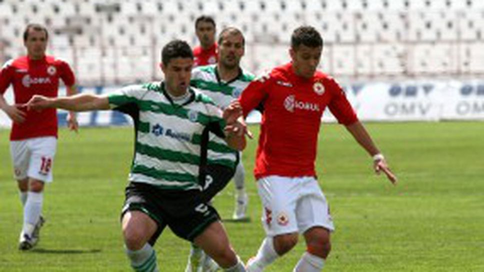 Камазола и Божилов все още не тренират с останалите от Черно море