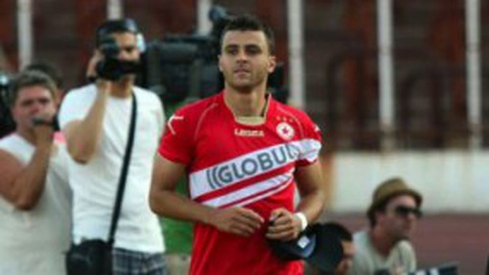 Мистерия: Продаде ли ЦСКА Жуниор Мораеш?