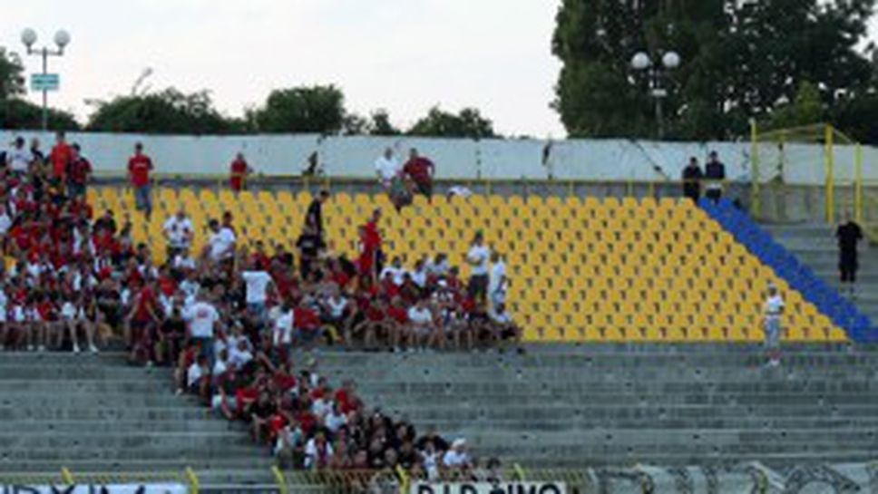 Сложиха седалки в Сектор "Г" на "Герена" (видео)