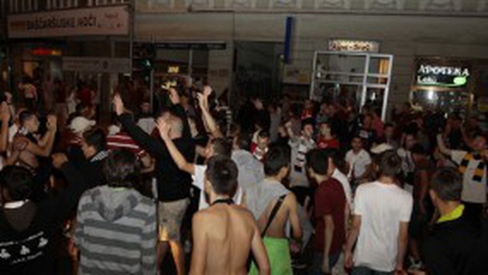 Феновете на Сараево заляха улиците на града след успеха над Левски (видео)