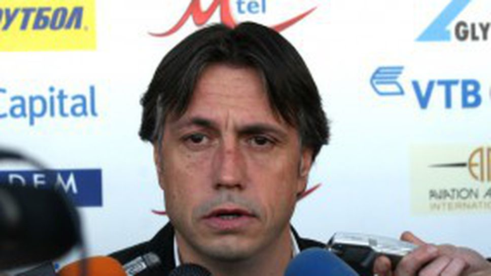 Иво Тонев чете конско на футболистите