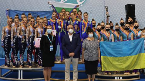 Министър Кузманов награди призьорките в първия Световен шампионат по естетическа групова гимнастика в София