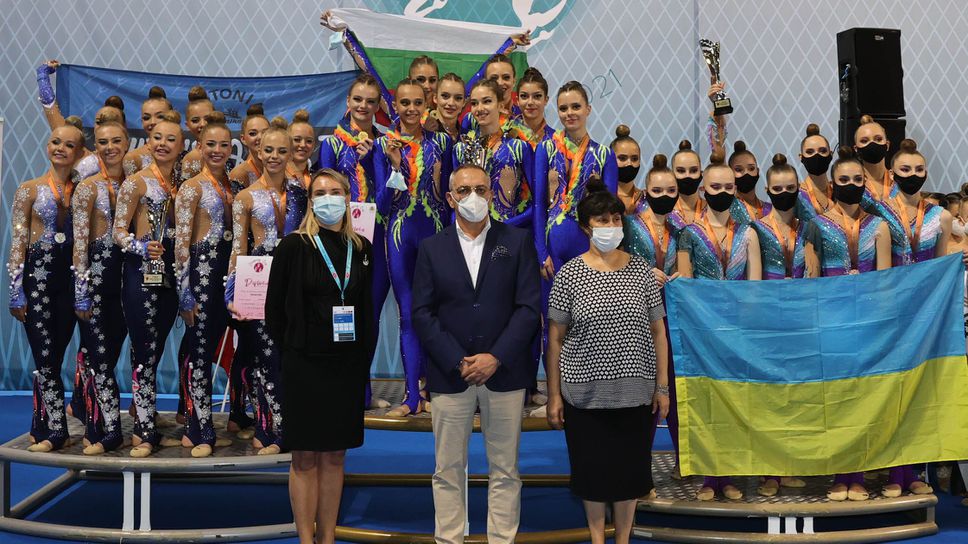 Министър Кузманов награди призьорките в първия Световен шампионат по естетическа групова гимнастика в София