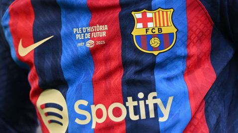 Финансовите трудности продължават да бавят сделките на Барселона