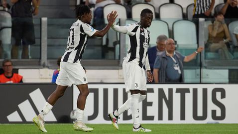 Тимъти Уеа отряза Нотингам, а агентът му нападна Ювентус