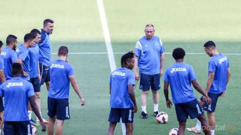  Левски стяга лагер в Дубай 