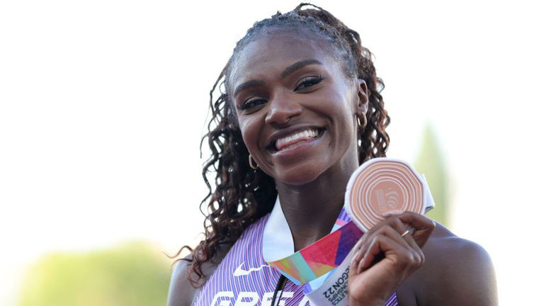 Няколко дни по-рано тя спечели бронзово отличие на 200 метра.