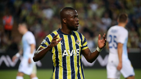  Червен картон и пропусната дузпа провалиха Фенербахче против Динамо (К) 