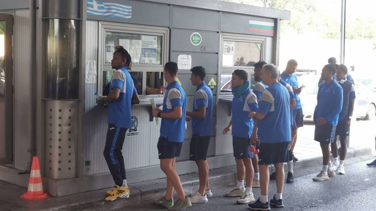 Страхотна подкрепа за Левски На границата играчите на 26 кратните шампиони