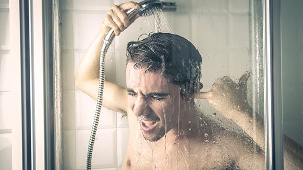 Играчите на Бремер и Шалке 04 ще се къпят със студена вода след мача помежду си