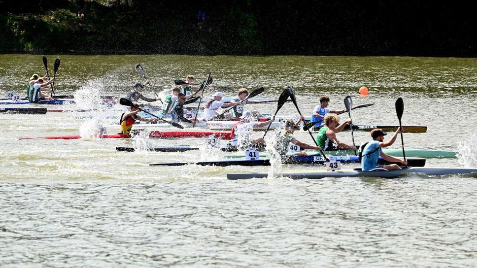 Николов и Невзатов ще гребат на полуфиналите на ЕП по кану каяк за юноши и девойки