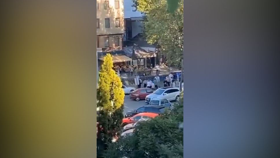 Фенове на Шкупи трошат български коли в Северна Македония