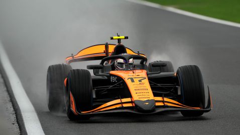 Алекс Дън триумфира под дъжда на "Спа" и поведе във Формула 2