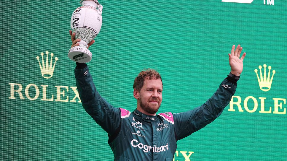 Себастиан Фетел все още не е върнал трофея след дисквалификацията в Унгария