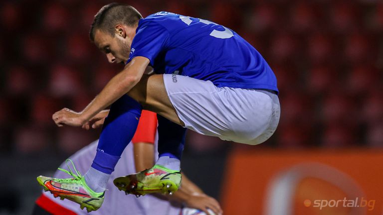 Спартак Варна остави основен футболист в морската столица за да