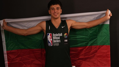 Гавалюгов блести пред погледа на звезда на Сан Антонио Спърс