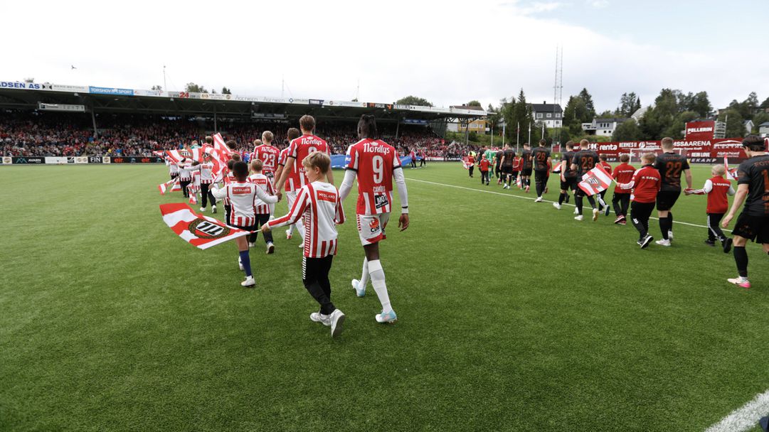 Бран прегази АЕК и си осигури място в групите на Лига Европа