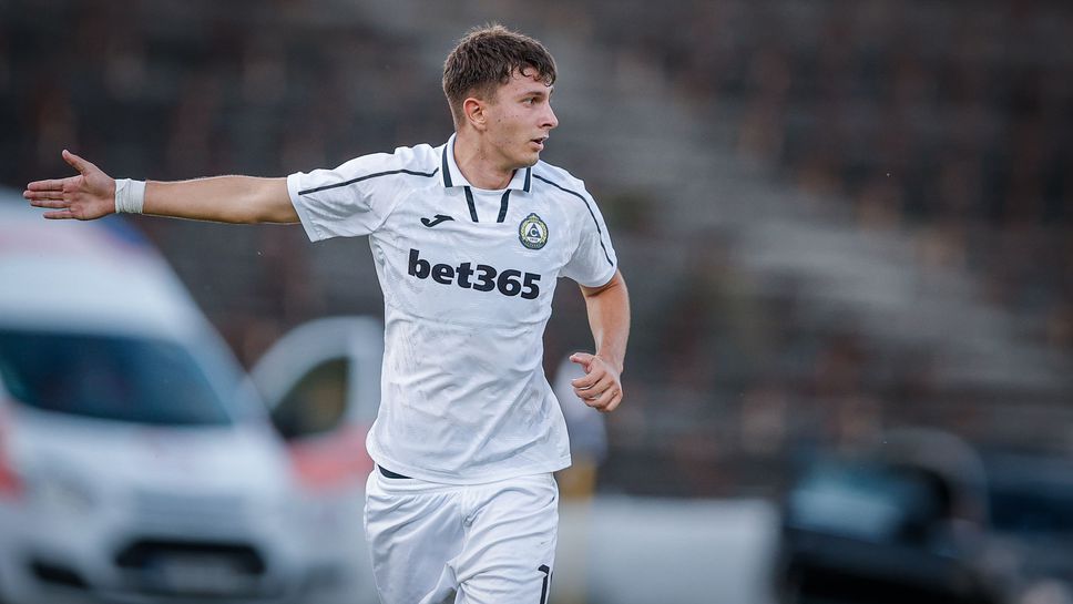 Славия превзе Пловдив с голове на свои кадри и вече е осминафиналист