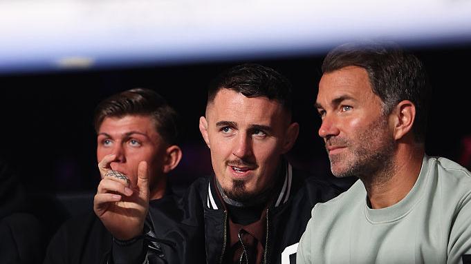 Шампионът Том Аспинал: Не напускам UFC